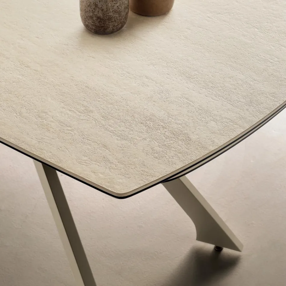 Mesa metálica extensible con tablero de gres porcelánico efecto mármol - Vittorio Viadurini