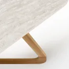 Mesa con base de madera y tapa de cerámica travertino claro - Infinity Viadurini