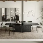 Mesa con tapa de cristal perfilado y base de vidrio fundido y metal - Foglietto Viadurini