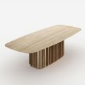 Mesa Lunaria con tablero de mármol y base de metal, fabricada en Italia.