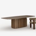 Mesa de cristal de 300 cm con base metálica, fabricada en Italia. Diseño: Lunaria.