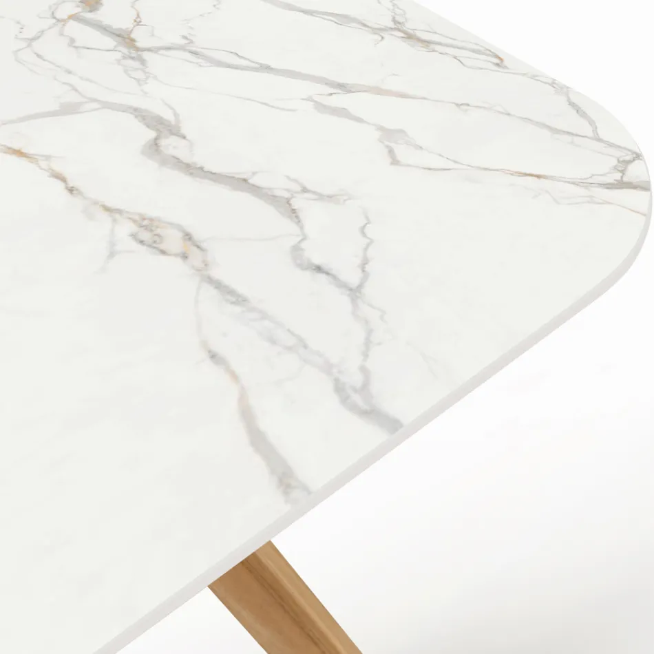 Mesa de exterior con base de madera y tapa de cerámica Calacatta Oro - Infinity Viadurini