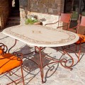 Mesa de exterior de travertino con inserciones de mosaico Made in Italy - Elegante