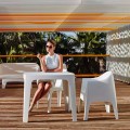 Mesa cuadrada para exteriores Solid de Vondom en polipropileno, diseño moderno, 4 piezas