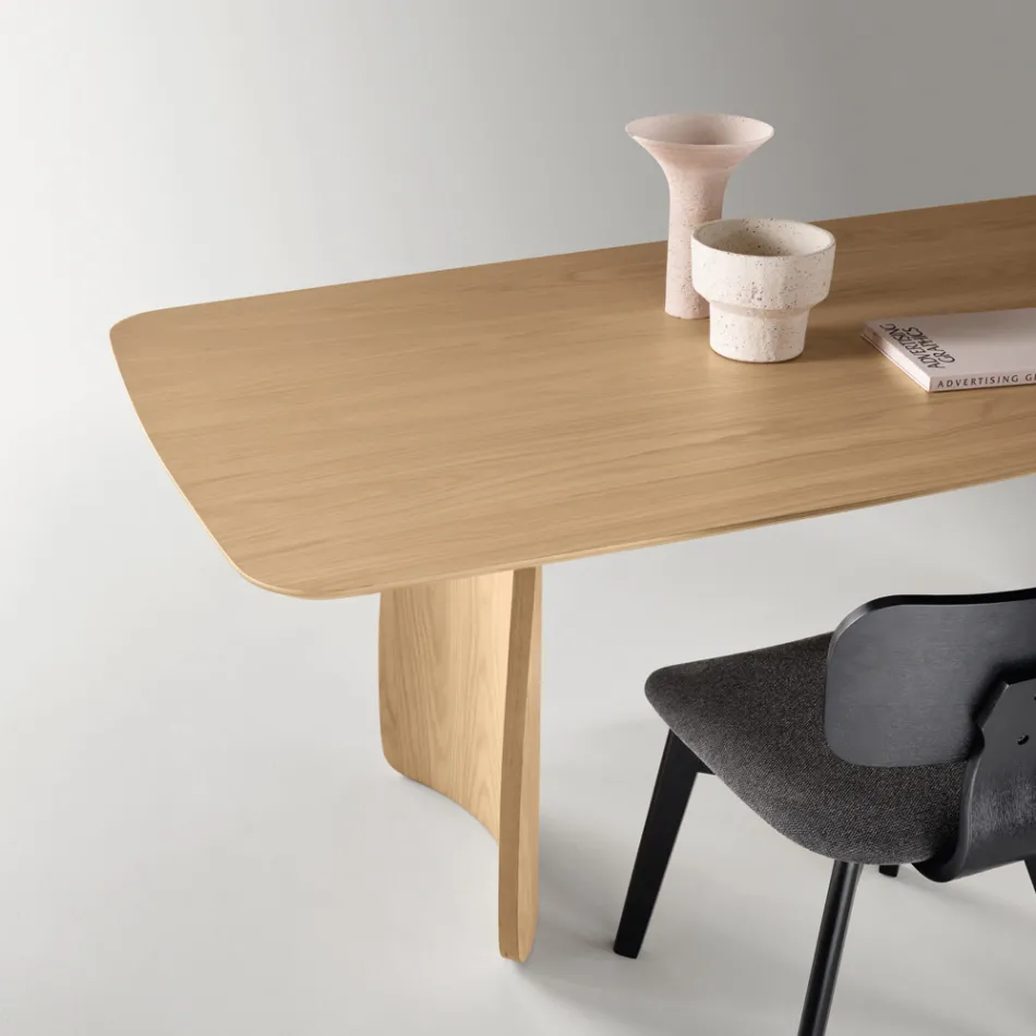 Mesa con efecto madera y patas curvas, disponible en dos tamaños y varios acabados - Argo Viadurini