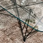 Mesa fija con tapa de cristal en forma de barril y base de acero Made in Italy - Ezzellino Viadurini