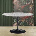 Eero Saarinen Mesa Tulip H 74 con Tapa Redonda en Mármol de Carrara Statuarietto - Scarlet