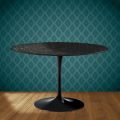 Mesa Tulipán de Eero Saarinen, 74 cm de altura, en cerámica Somnia, fabricada en Italia - Escarlata