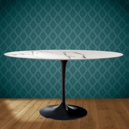Mesa Tulipán de Eero Saarinen, ovalada, de 74 cm de altura, en cerámica Aura 22, fabricada en Italia - Escarlata Viadurini