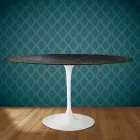 Mesa Tulipán de Eero Saarinen, 74 cm de altura, ovalada, en cerámica Somnia, fabricada en Italia - Escarlata Viadurini