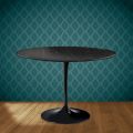 Mesa Tulip de Eero Saarinen, redonda, de 74 cm de altura, en cerámica Somnia, fabricada en Italia - Escarlata