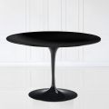 Mesa Eero Saarinen Tulip H 74 con Tablero MDF Laminado Líquido Negro - Scarlet