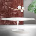 Mesa Tulipán Saarinen, 74 cm de altura, extensible, en cerámica Florim blanca - Escarlata