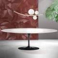 Mesa Tulipán de Saarinen, 74 cm de altura, en cerámica Florim blanca - Escarlata