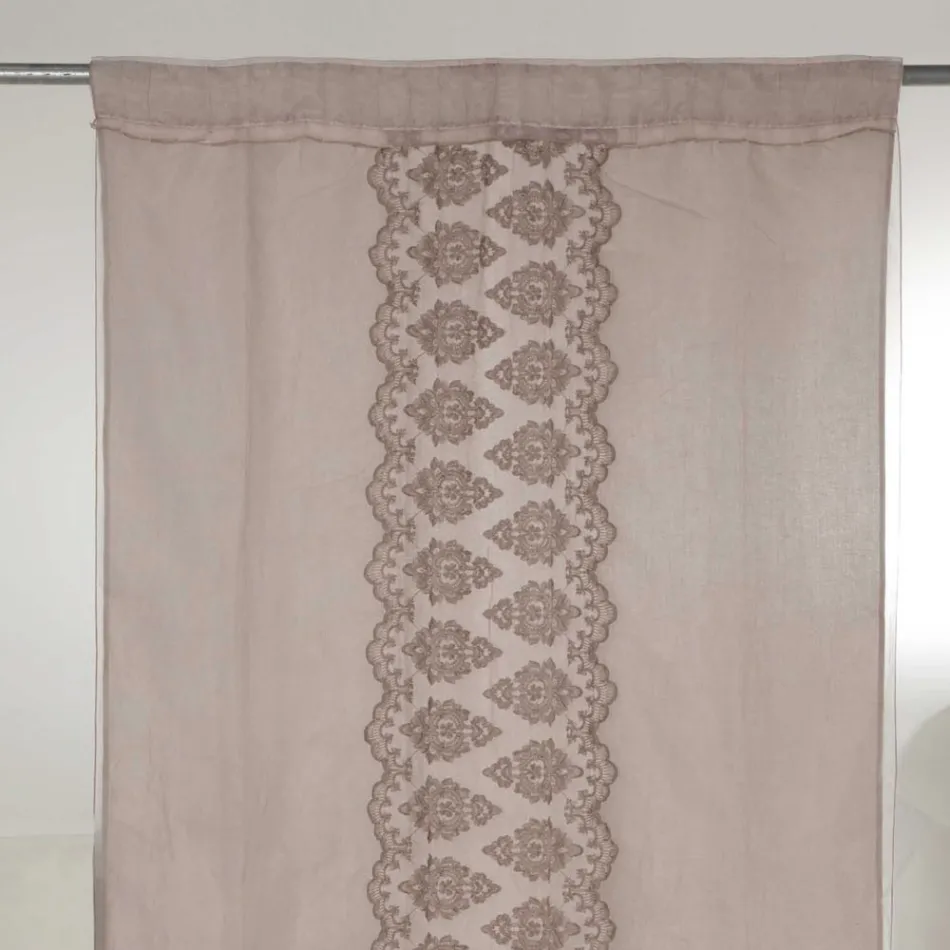 Cortina de lino claro con organza y bordado gótico en el Centro de Lujo - Marinella Viadurini