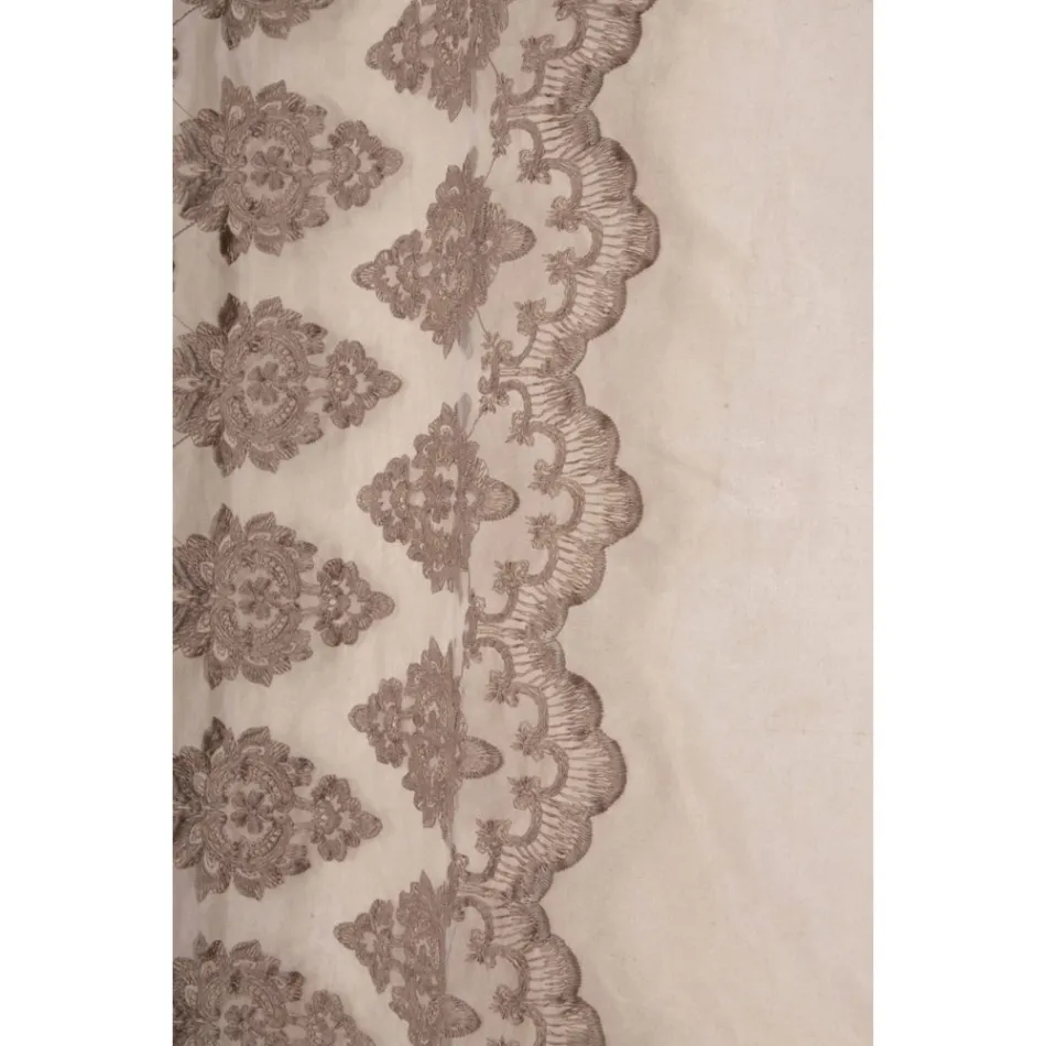 Cortina de lino claro con organza y bordado gótico en el Centro de Lujo - Marinella Viadurini