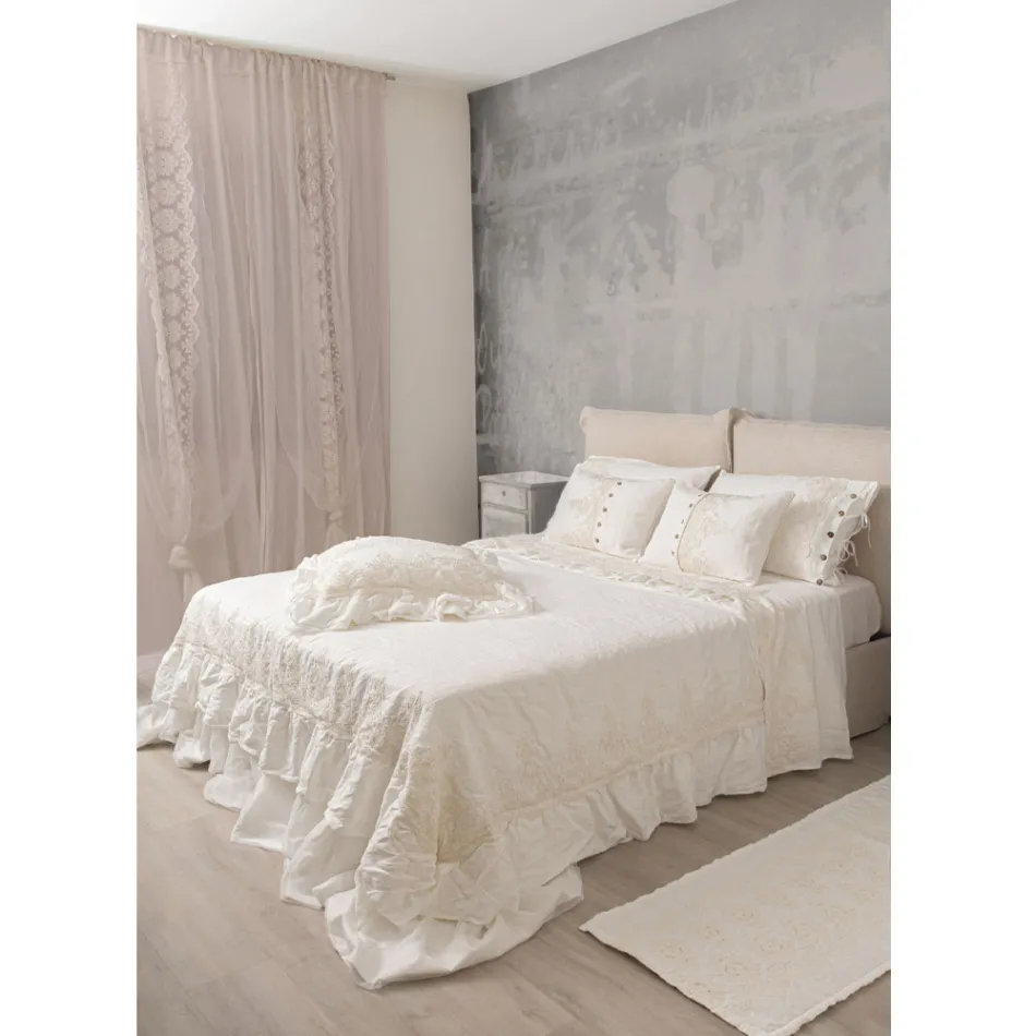 Cortina de lino claro con organza y bordado gótico en el Centro de Lujo - Marinella Viadurini