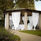 Cortina retro de lino claro con organza y bordado de lujo italiano - Marinella Viadurini