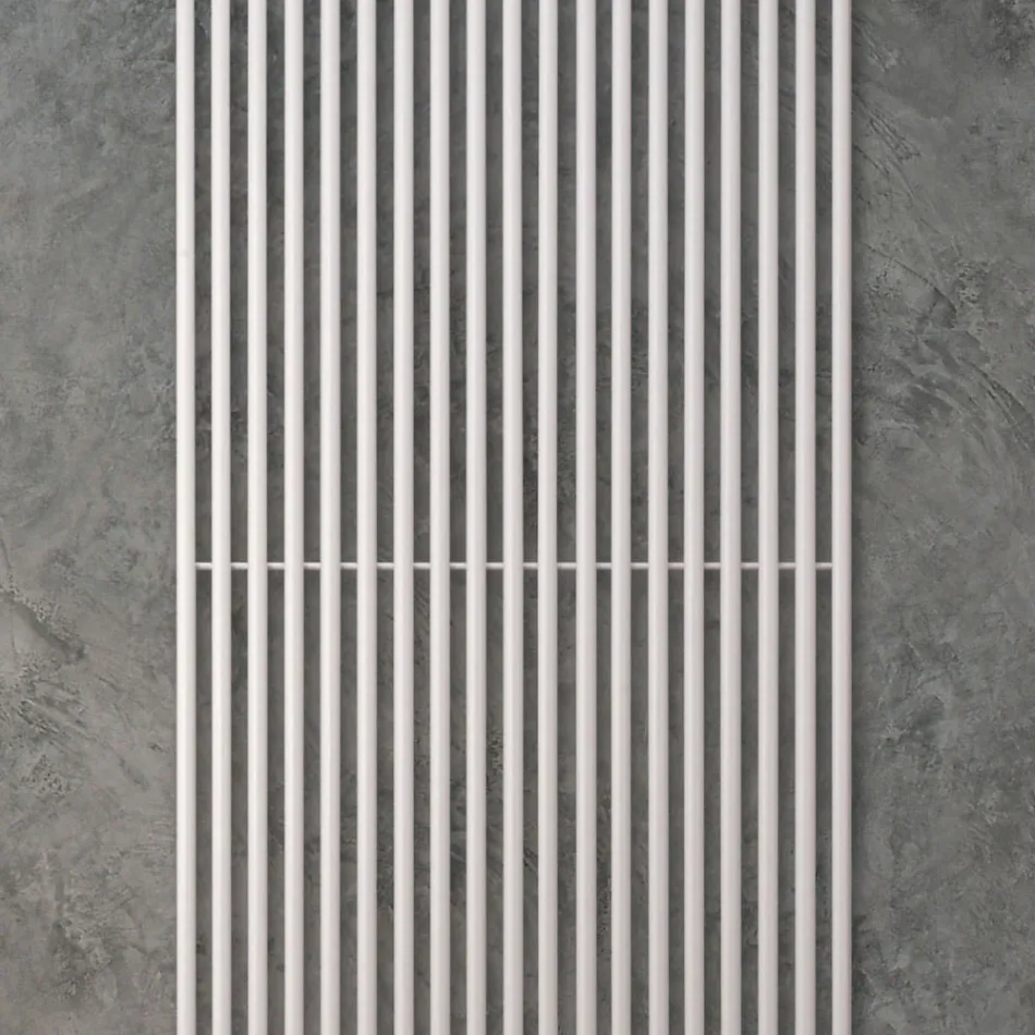 Radiador hidráulico con una serie de elementos verticales fabricado en Italia - carbono Viadurini