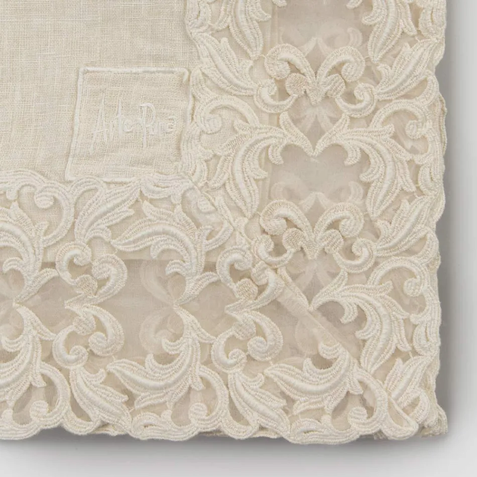 Mantel Cuadrado de Lino Beige con Encaje Farnesio Artesanal de Lujo - Kippel Viadurini