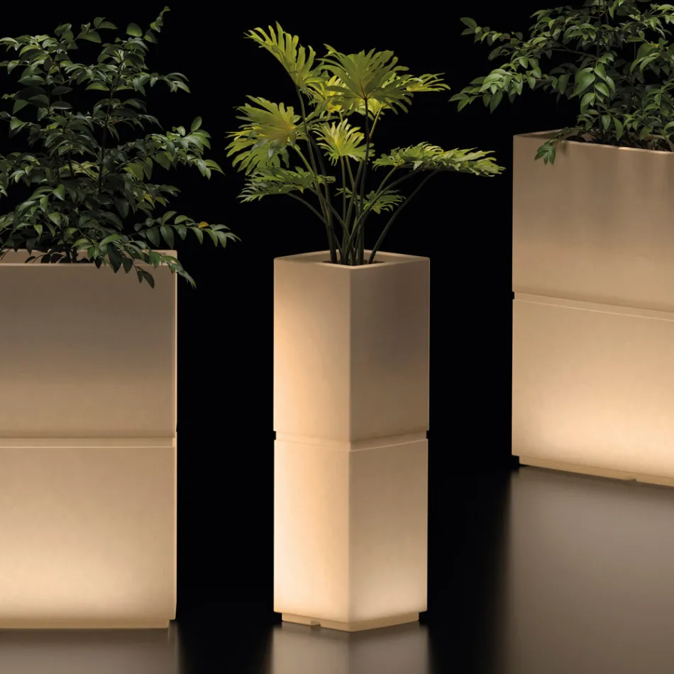 Lambo - Jarrón columna iluminado para exteriores de polietileno, fabricado en Italia. Viadurini