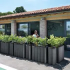 Jarrón de exterior en polietileno de colores 2 tamaños Made in Italy - Barbia Viadurini