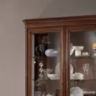 Vitrina de madera acabado nogal patinado con decoración de lirios Made in Italy - Mujer Viadurini